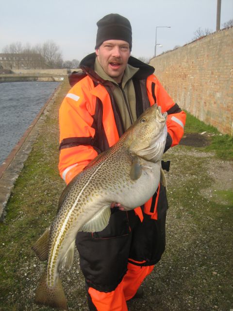 Henrik Larsen med en torsk p 15,25 kg