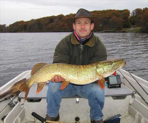 Jens Binderup med 5.5 kg gedde fanget i Esrum s