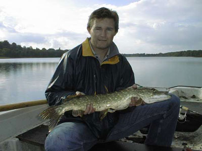 Jan Fahlgren med 2.5 kg. gedde fanget i Bures.