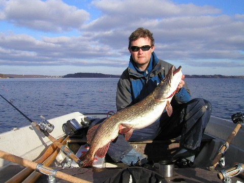 Jan Fahlgren med 7.5 kg. gedde fanget i Fures.