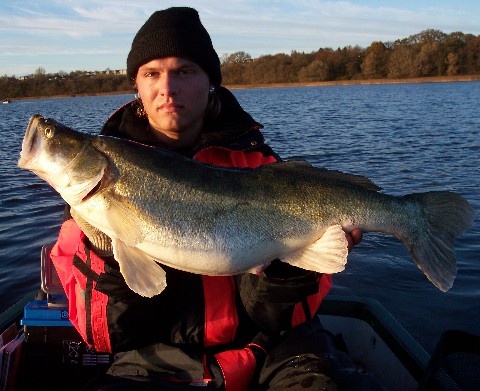 Mads Juul Hansen med 4.9 kg sandart