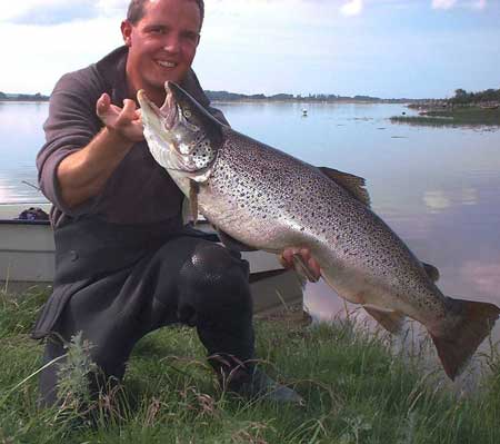 Mikkel Clausen med 6.2 kg. havrred fanget i Roskilde fjord.