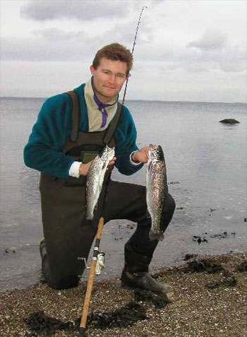 Jan Fahlgren med to fine havørreder - 0.750 kg og 1.200 kg